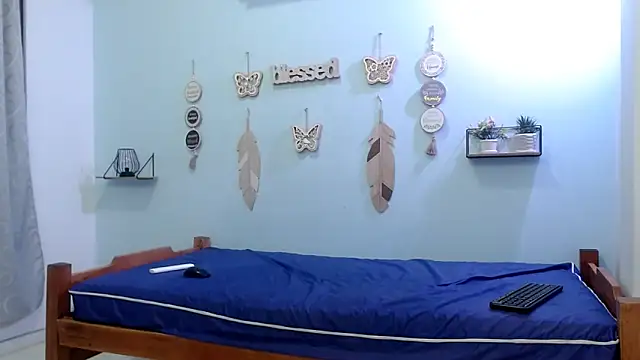 ashlyanaldeep18's cam snapshot