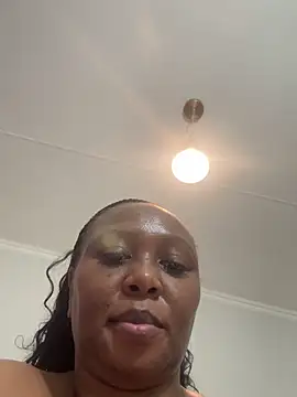 Bootyliciouse21X's cam snapshot