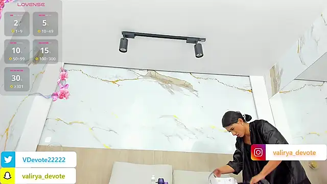 valirya_devote live sex cam