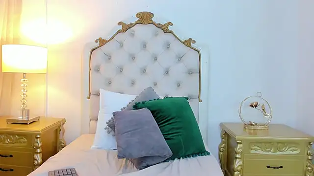 miss_vivienne's cam snapshot