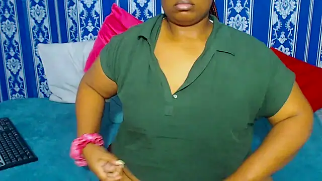 JUICEYLIPS333's cam snapshot