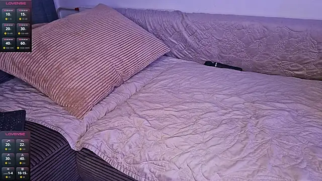 HotFrictions's cam snapshot