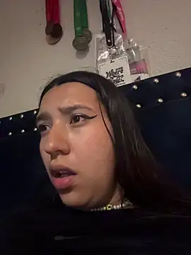 Alix_Rousses21's cam snapshot