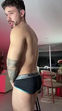 Valenthino_Salvatore live sex cam