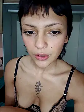 MiaLuxx_'s cam snapshot