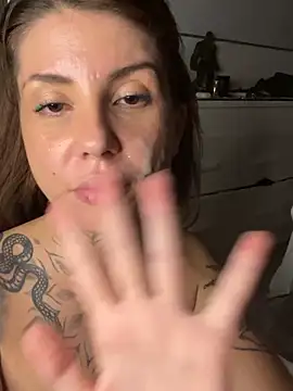 Izy_cute_ live sex cam