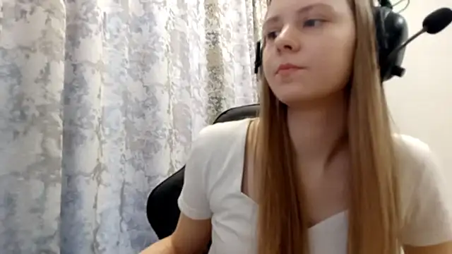 CrackShirker's cam snapshot