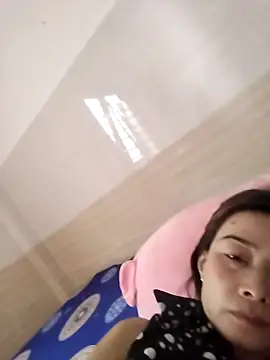 Sexy-ladyboobs20's cam snapshot