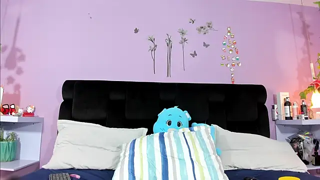 KendallWings's cam snapshot