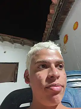 MrLeoLatino's cam snapshot