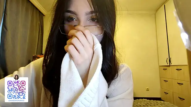 Qwami_Amie live sex cam