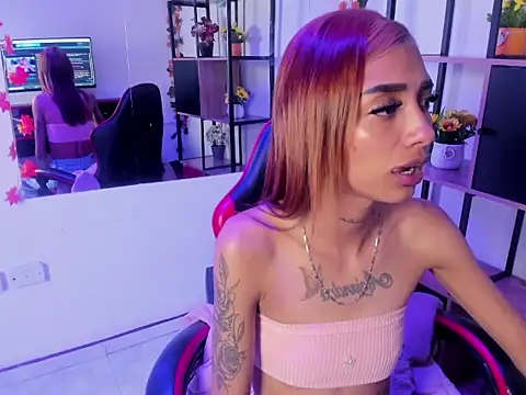 KarlaSlutSkinny__ live sex cam