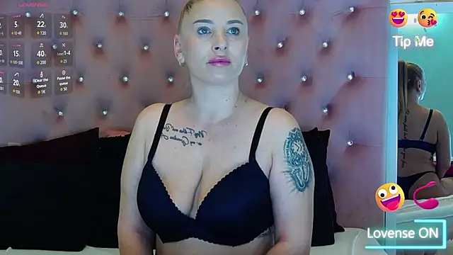 KikiSweet08's cam snapshot