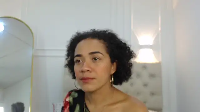 charlotte_dante212's cam snapshot