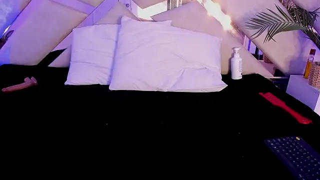 sophie_pariss's cam snapshot