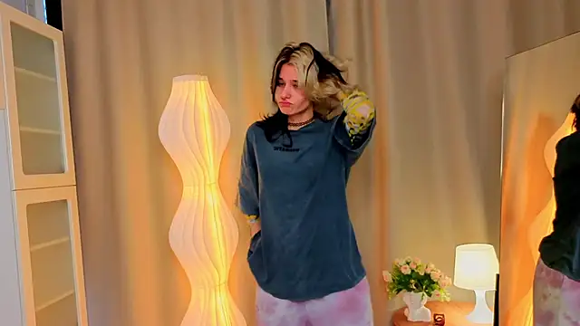 LizNostrand's cam snapshot