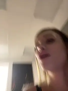 MarilynNova's cam snapshot