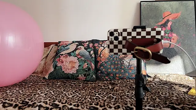 Aisha-AA live sex cam