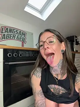 BrownieyQueen's cam snapshot