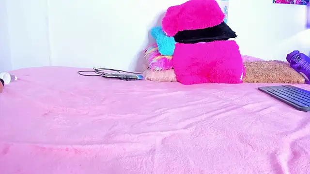 tyra_bankss_'s cam snapshot