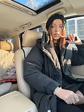 DollyTall's cam snapshot