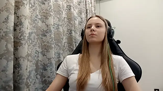 CrackShirker's cam snapshot