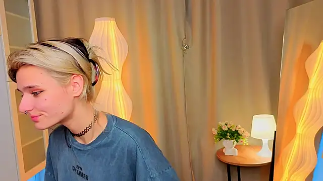 LizNostrand's cam snapshot