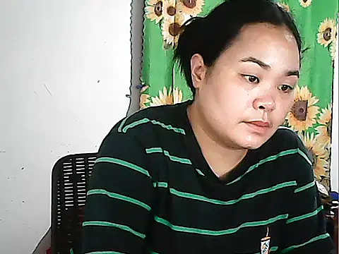 CreamyPussy4uxx's cam snapshot