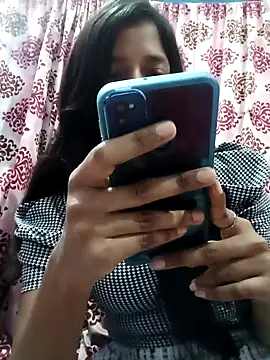 Surbhi-dixit's cam snapshot