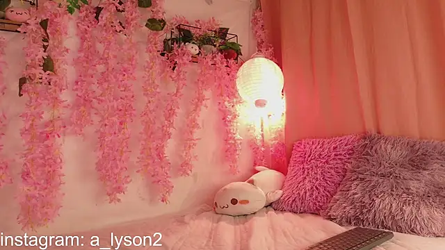 aly_nucita_'s cam snapshot