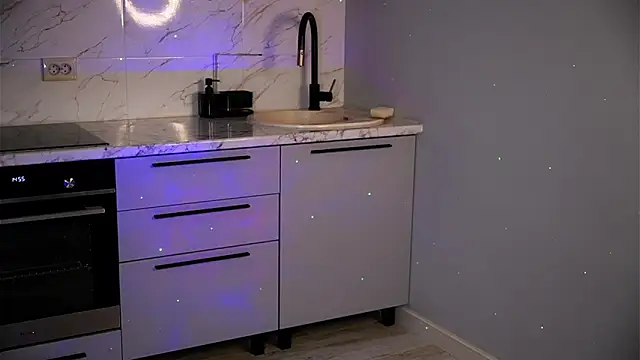 VeronaAppleberry's cam snapshot