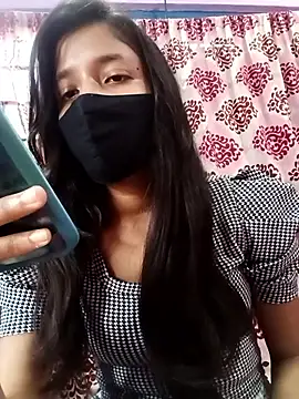 Surbhi-dixit's cam snapshot