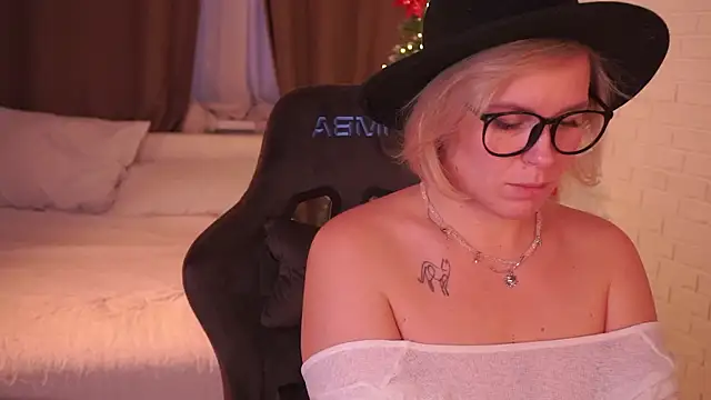 Charming_Daphny's cam snapshot