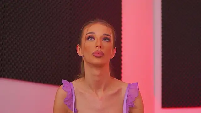 EllieRedd's cam snapshot