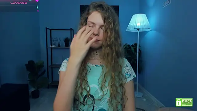 RayaNenlia's cam snapshot