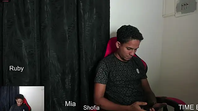 sexy_latinas_69's cam snapshot