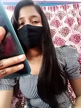 Surbhi-dixit's cam snapshot