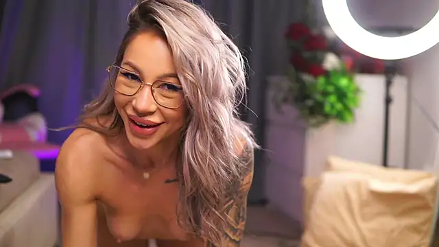 NyrobiNova live sex cam