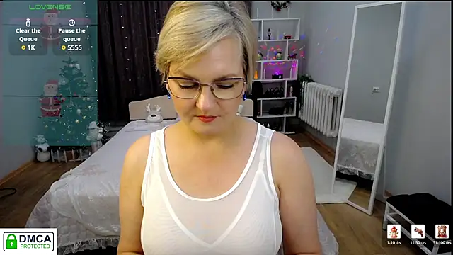 BlondeBrilliant7 live sex cam