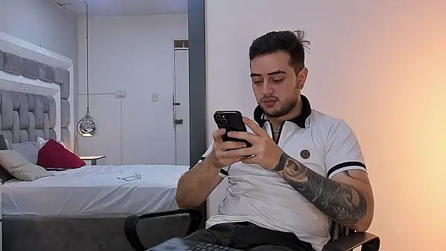 Ethan_Greys's cam snapshot