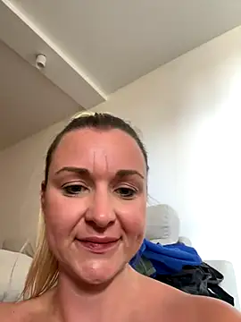 Bella-Tight live sex cam