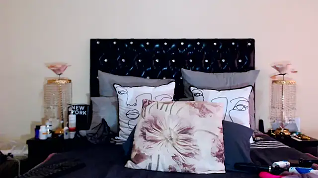 MONSTERTITS44DDD's cam snapshot