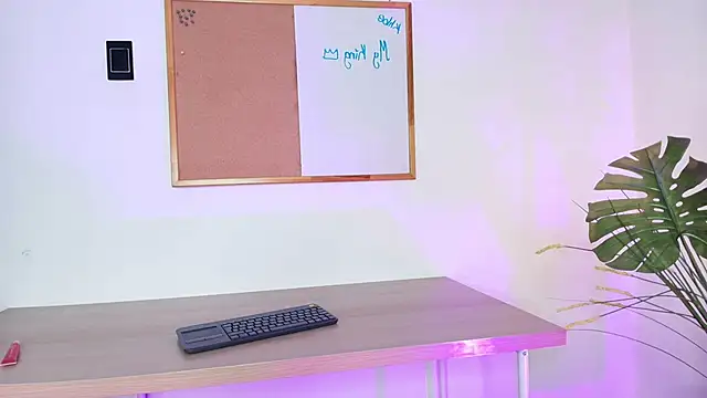 Khloe_Johnson18's cam snapshot