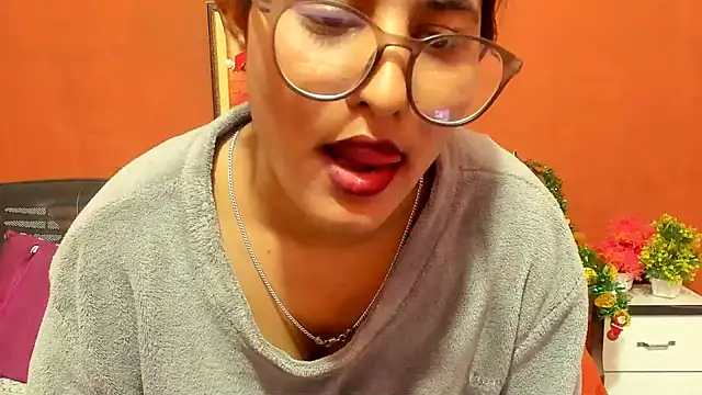 Jasmine_Jaey1's cam snapshot