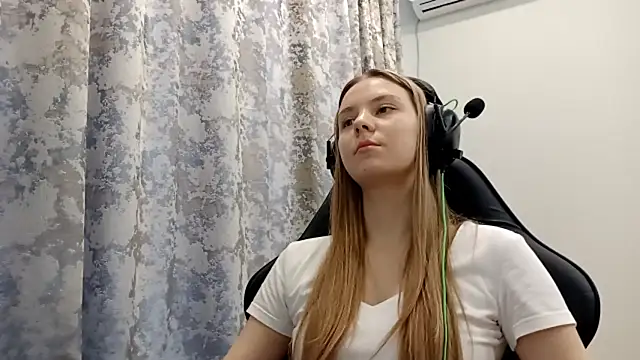 CrackShirker's cam snapshot