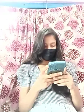 Surbhi-dixit's cam snapshot