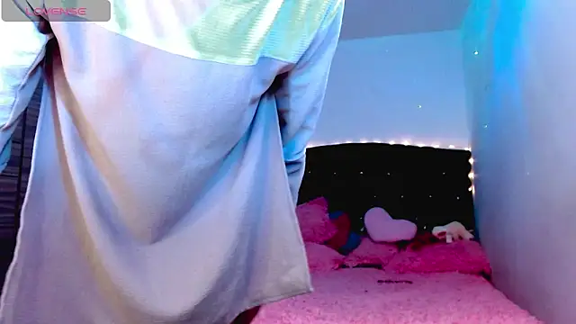 holy_juli's cam snapshot