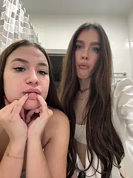 MayaGlow live sex cam