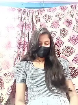 Surbhi-dixit's cam snapshot