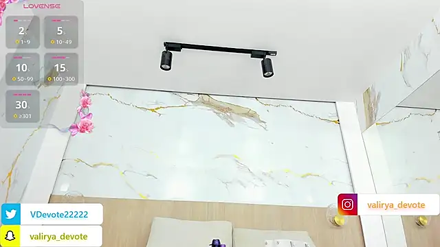 valirya_devote live sex cam